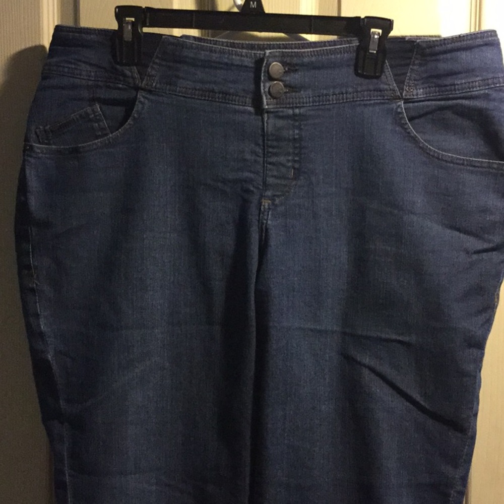 Lee brand size 16w ladies cuffed capris